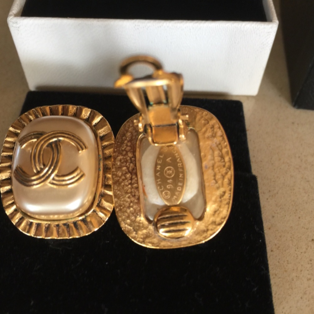 CHANEL Vintage Clip-On Earrings